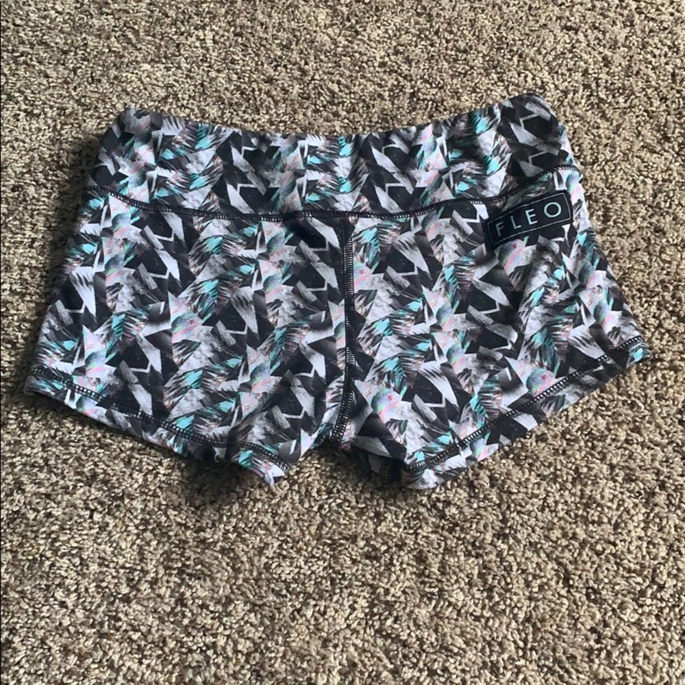 FLEO size small shorts